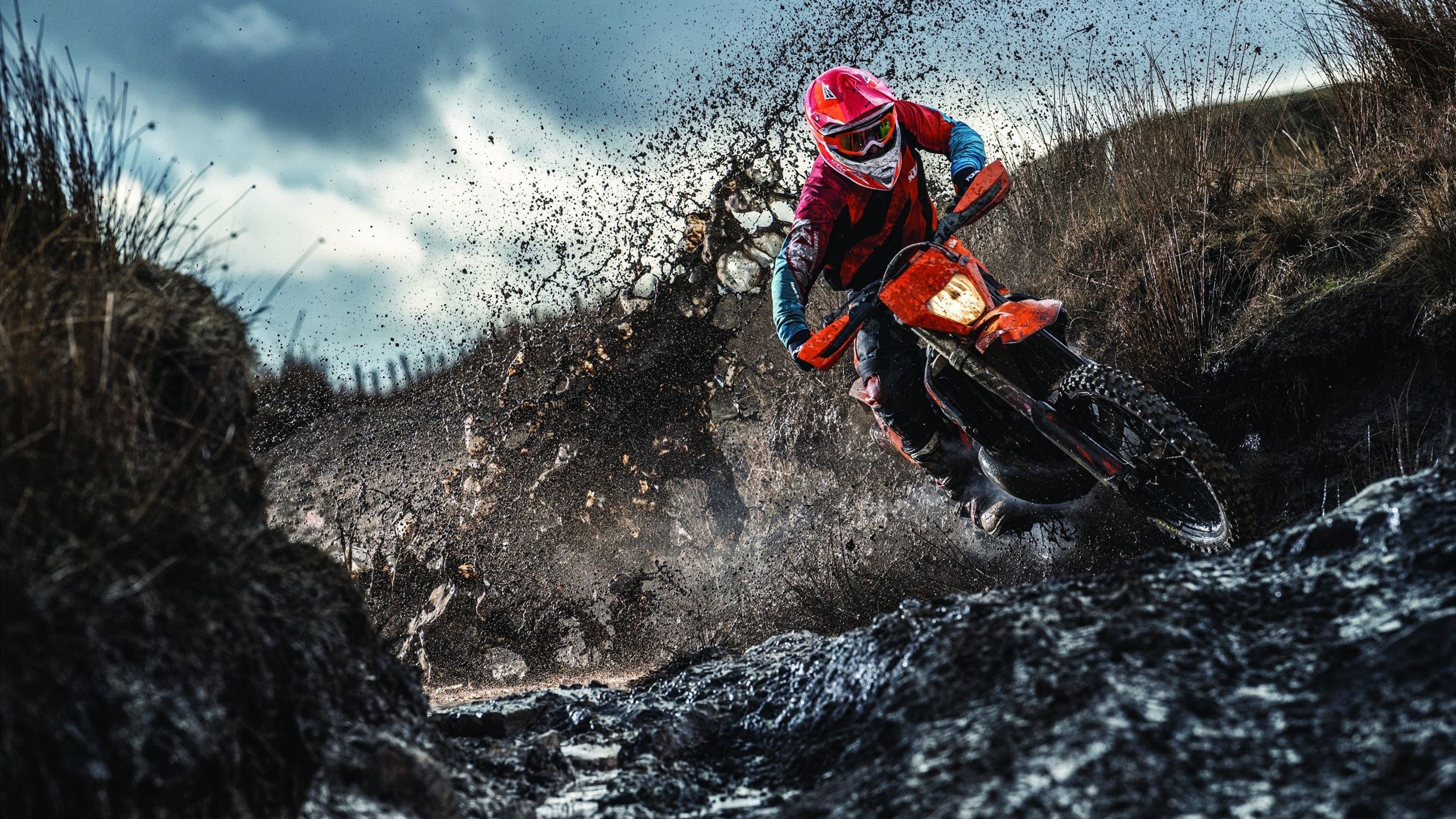 田径比赛现场火爆比赛场面跌宕起伏,田径比赛视频播放